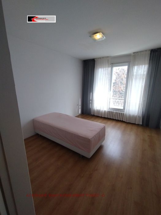 Дава се под наем Тристаен апартамент в София, Център - 92 кв.м за 700 € - Снимка #6
