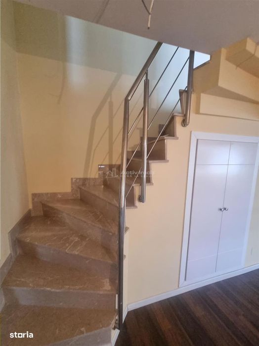 Apartament 5 camere  cu scara interioara tip  penthouse -doua etaje