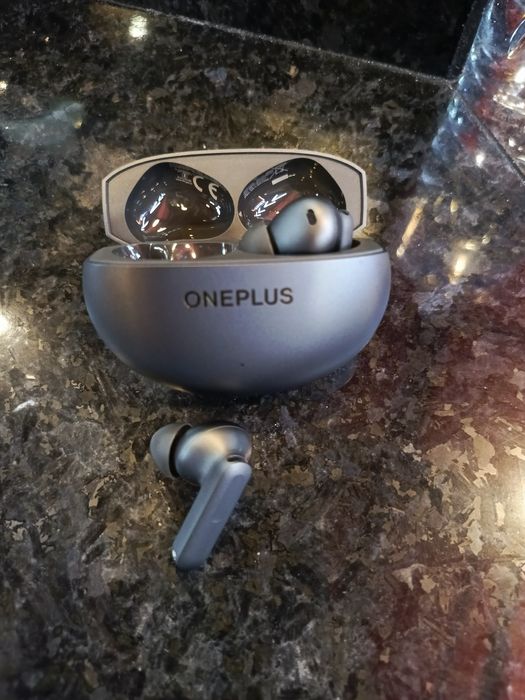 OnePlus bud's 4 orginal naushnik.