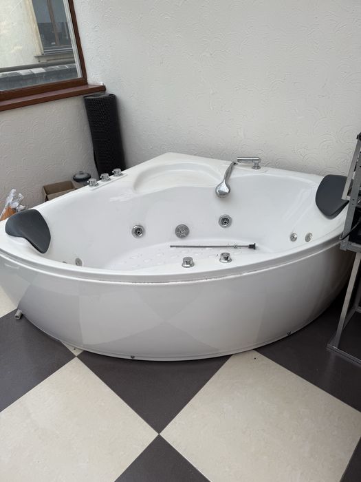 Джакузи угловое глубокое