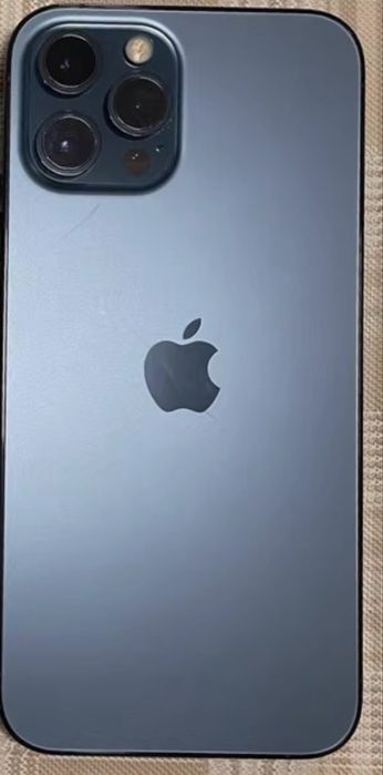 Айфон 12 про в хорошем состоянии