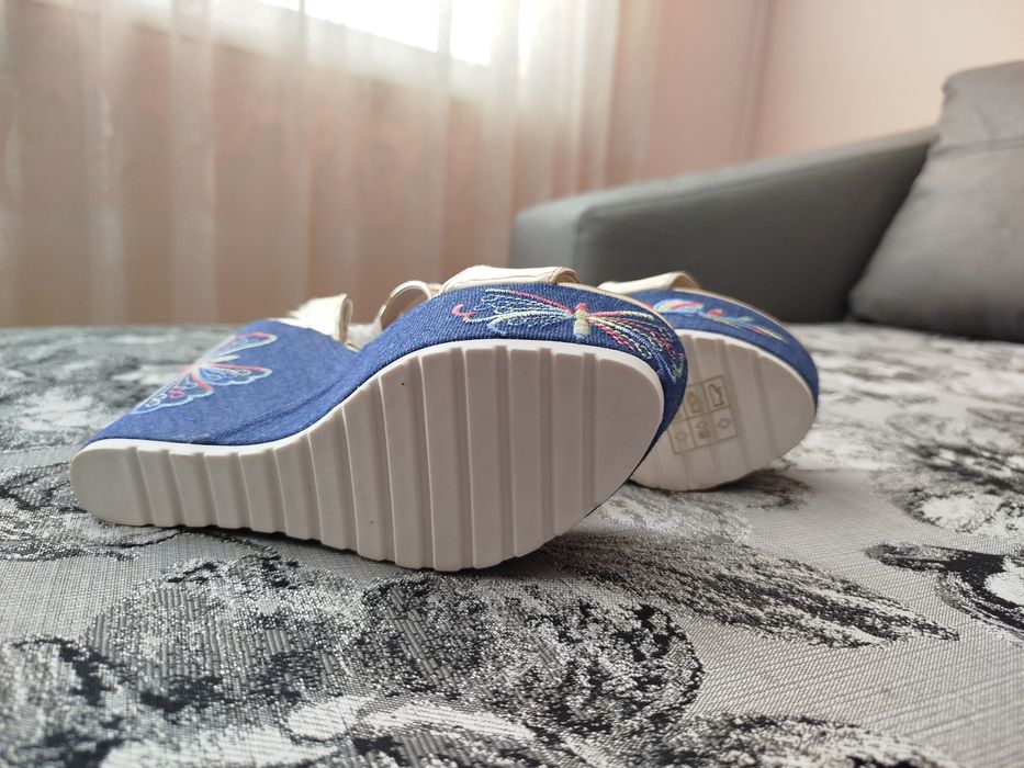 Дамски сандали на платформа