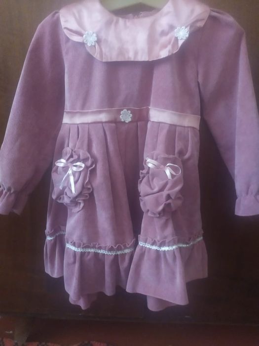 Продам детские платья б/у