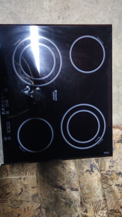 Индукционная плита Ariston Hotpoint