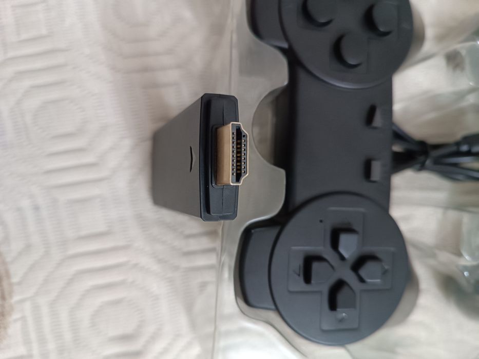 Ретро конзола с 2 джойстика.