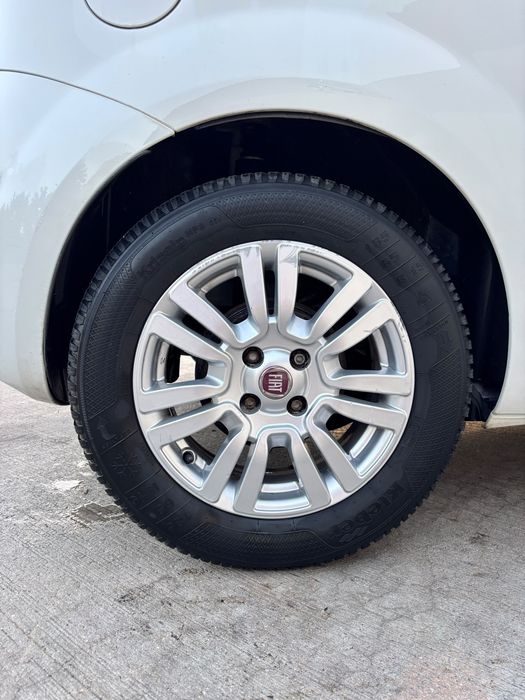 Vand fiat punto .