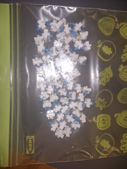 Pachet tastaturi si mouse  CONTINE SI keycaps si swicthuri hotswapable