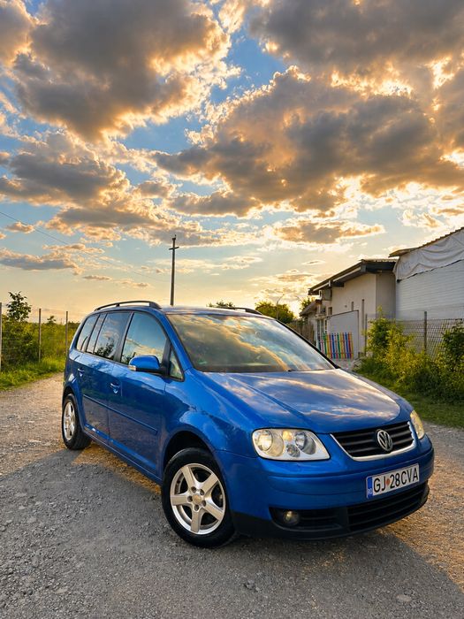 VOLKSWAGEN Touran