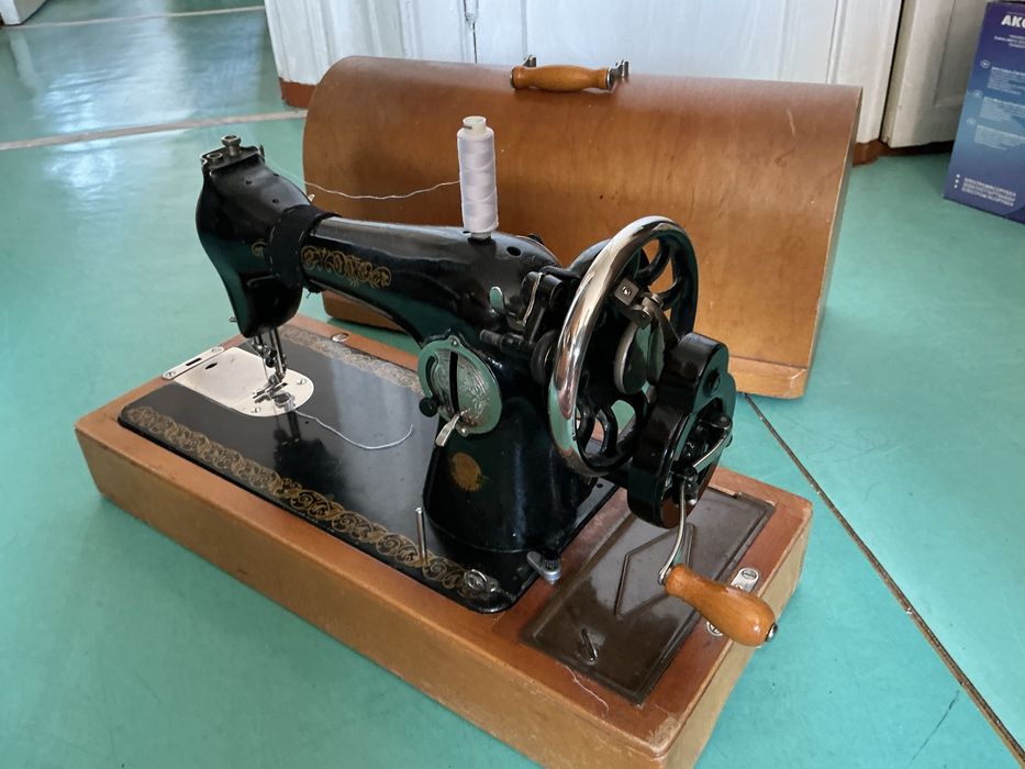 Швейная машинка ручная б/у