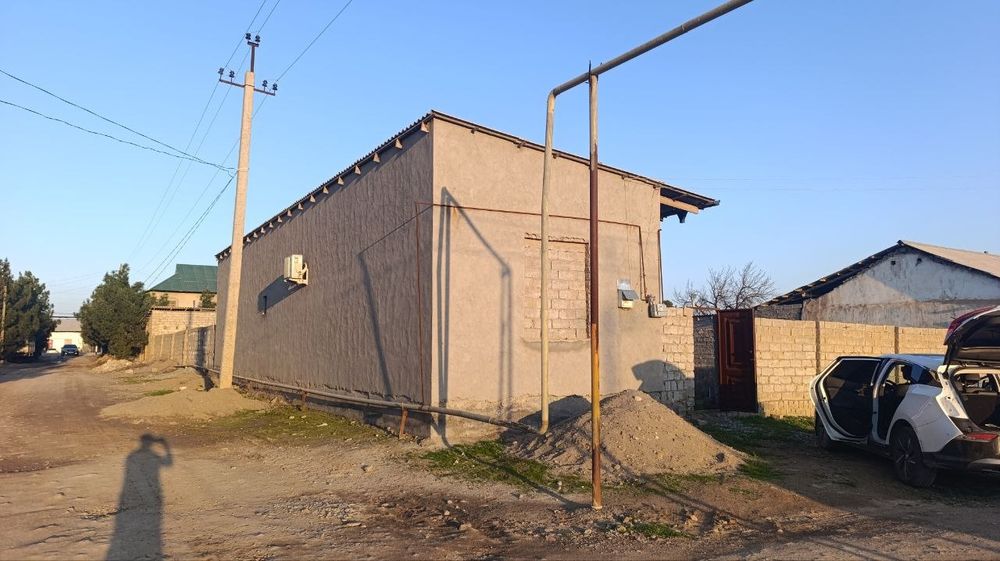 Hovli uchastka sotiladi