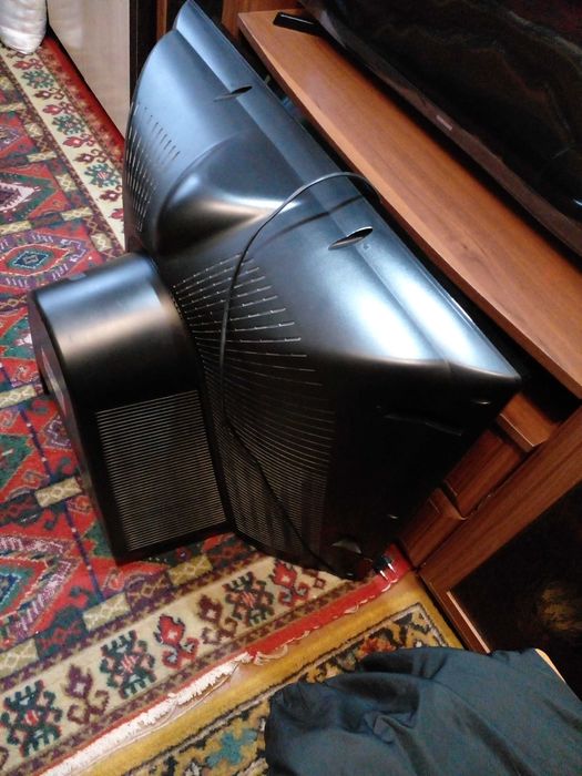 продам телевизор lG