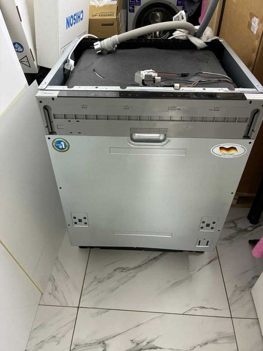 Посудомоечная машина Midea MDWB-6018TF