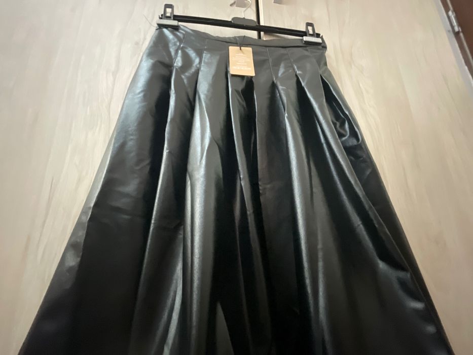 Fusta neagră din imitatie de piele