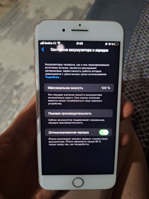 Продам IPhone 8+.