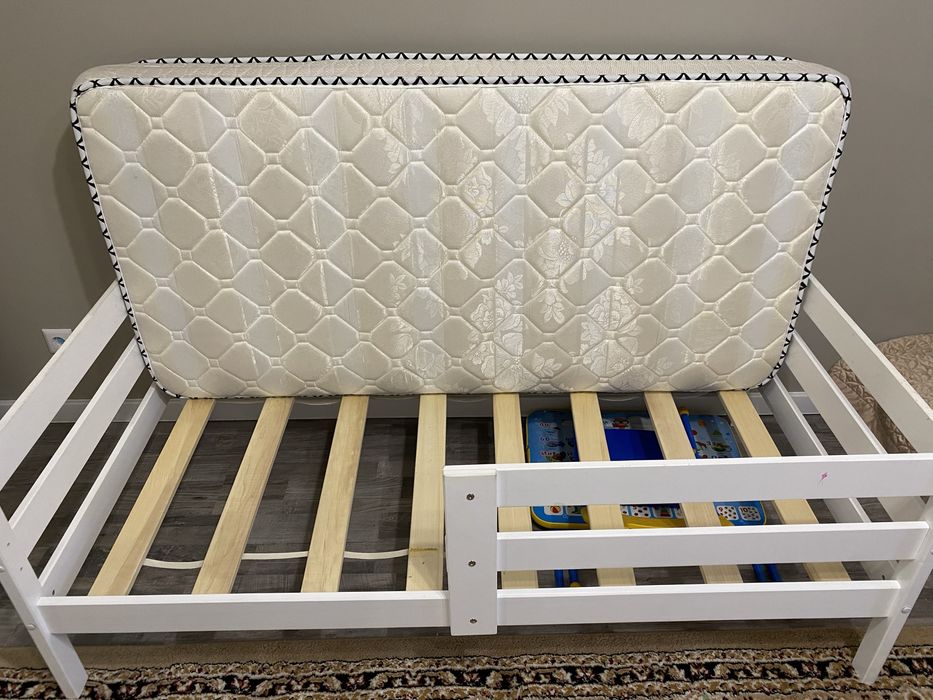 Детская кровать с 3 до 10 лет с матрасом