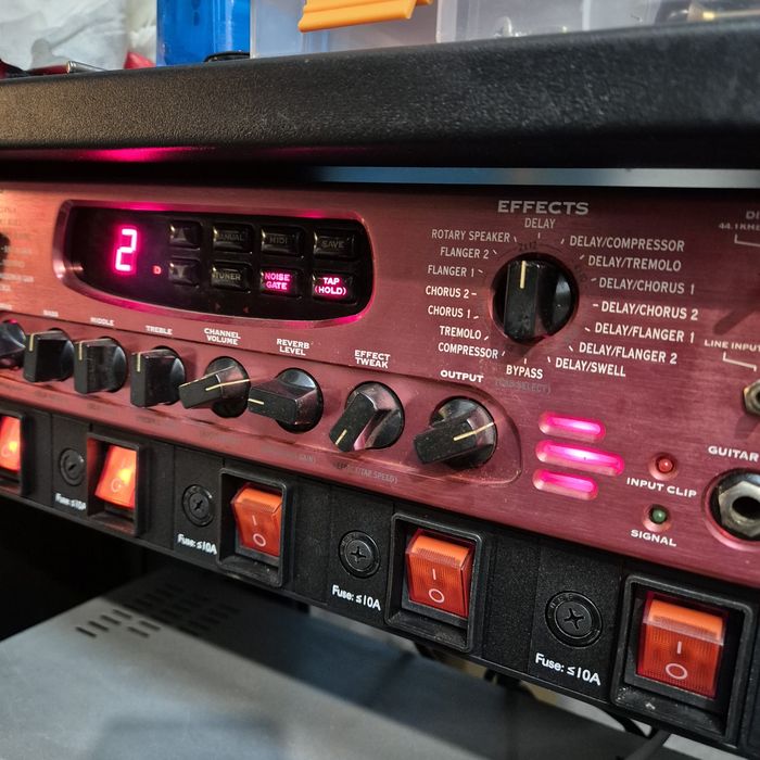 Line6 POD PRO Rack cu Line6 Floor Board