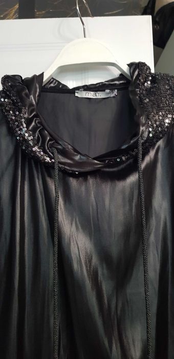 Продавам суичър на марката MAT и летни рокли