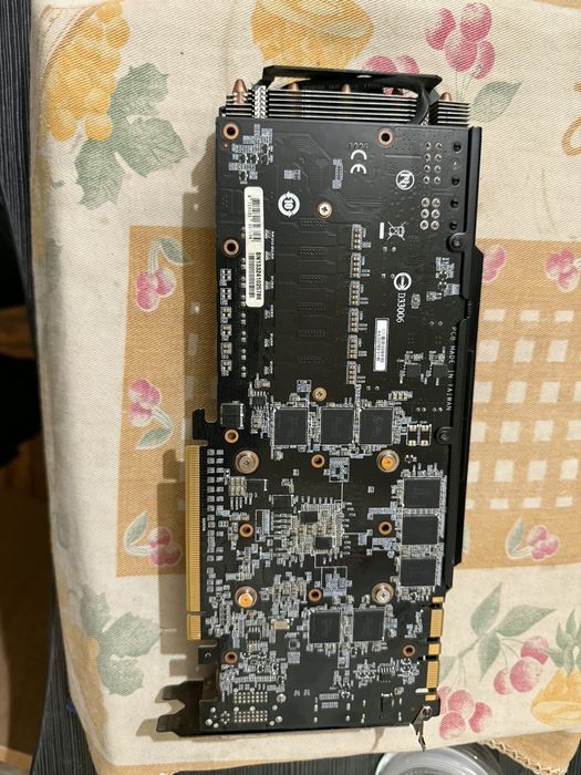 Gigabyte GTX 760 OC 4GB -Conectori video: HDMI, DVI, DisplayPort