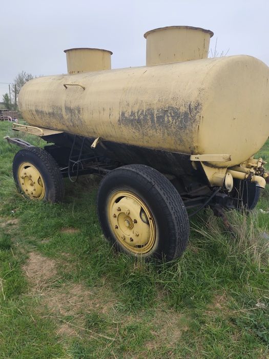 Vând cisternă 3600 L