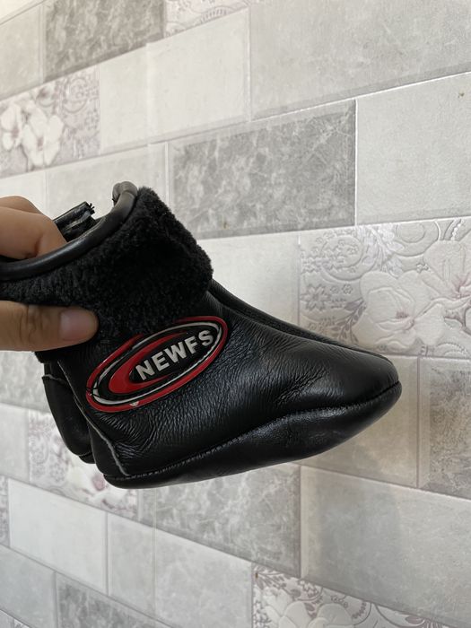 Продам ботинки и чешки