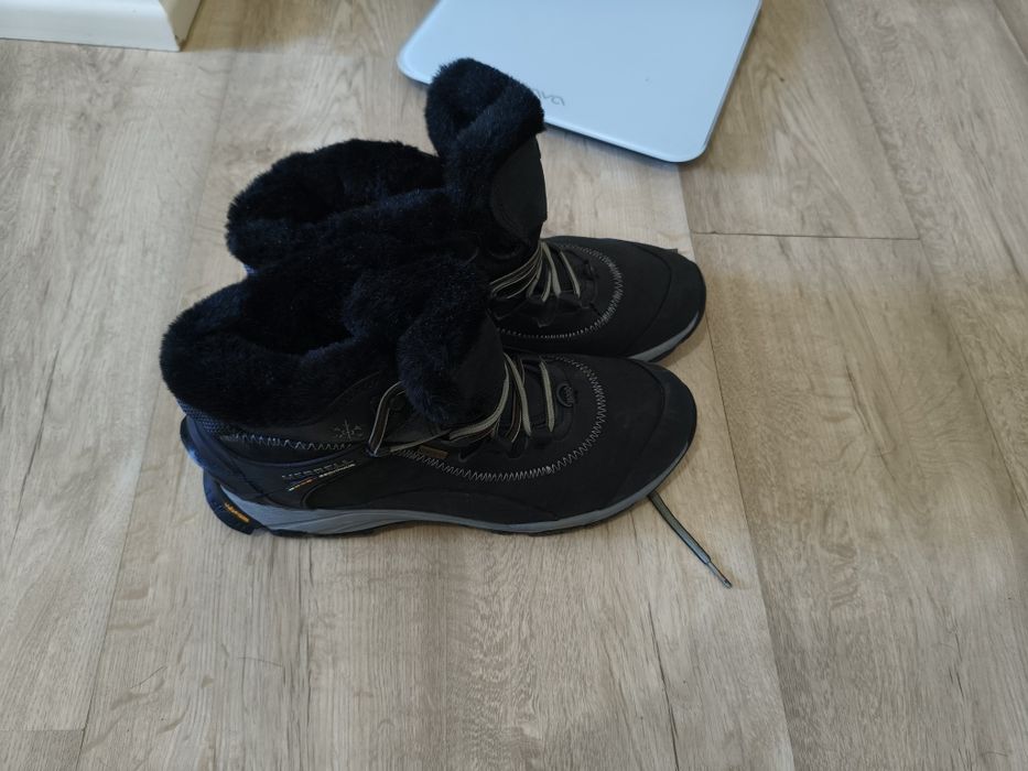 Продам кроссовки Merrell