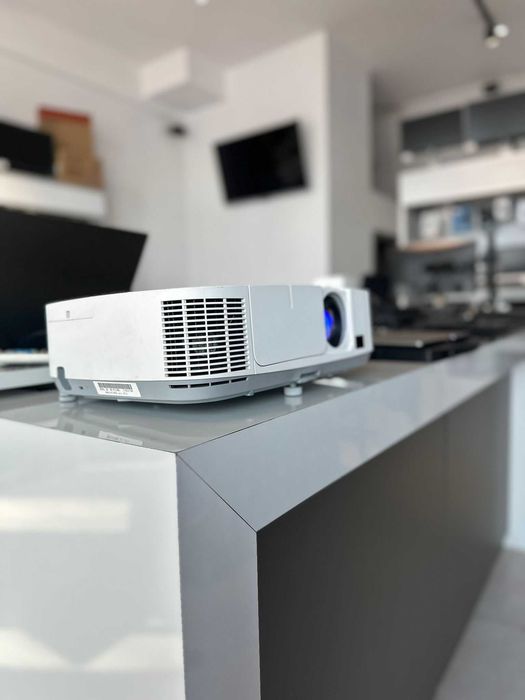 Videoproiector refurbished NEC NP-P350W 1280 x800  3500 lumeni 550 ore