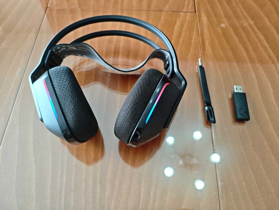 Безжични геймърски слушалки Logitech g733
