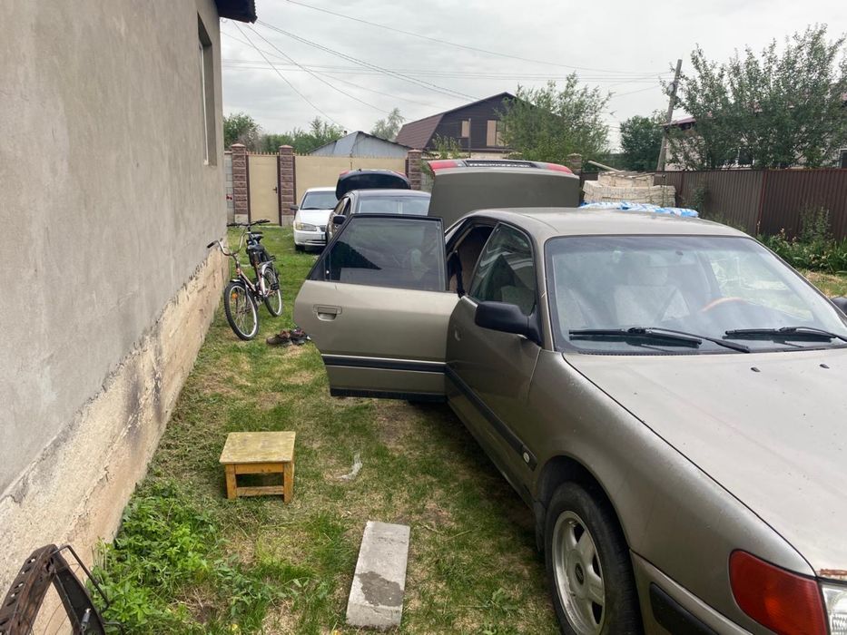 Срочно продам машину Audi C4