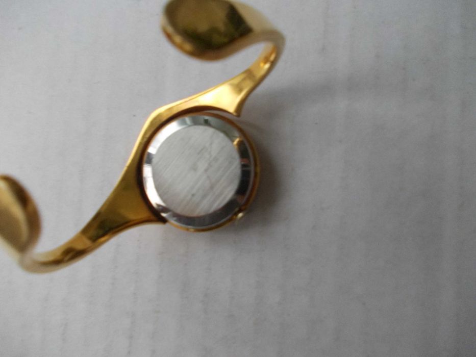 Ceas vechi de dama cu bratara metalica