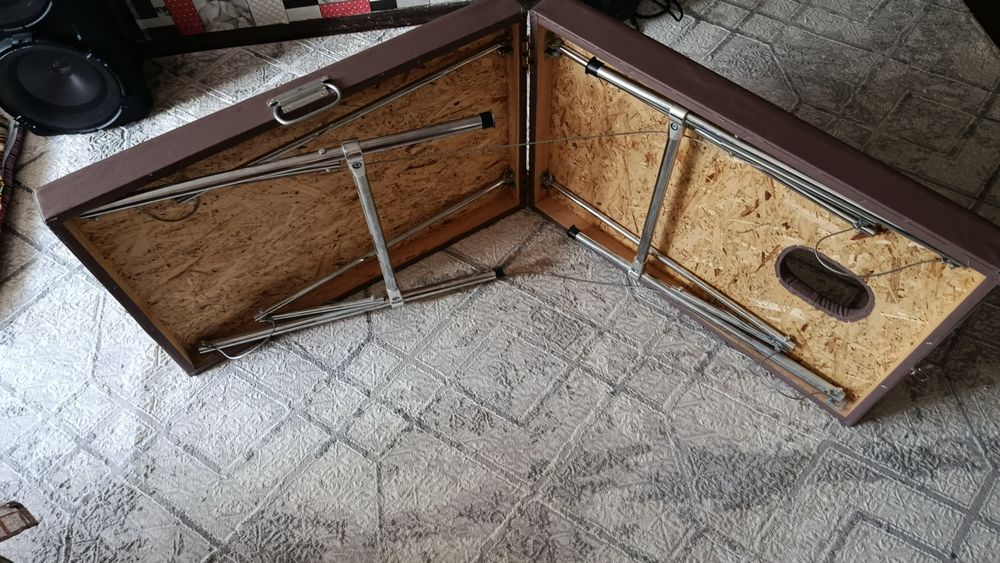 Кушетка продам .