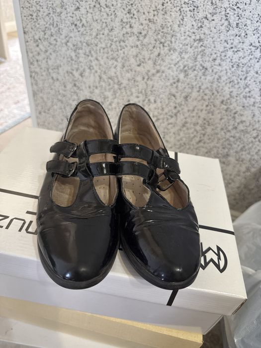 Школьный туфли .