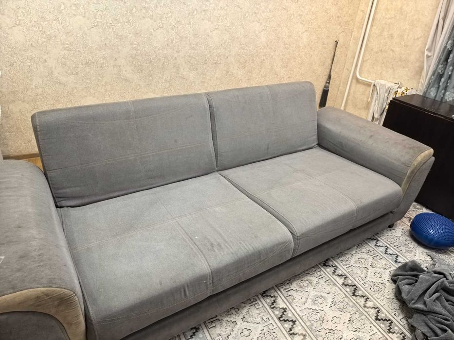 Продам диван в среднем состоянии