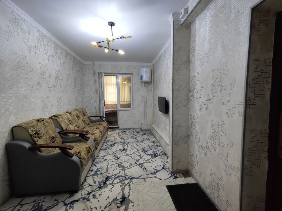 Продается квартира 6мкр 3 комнаты 2й этаж