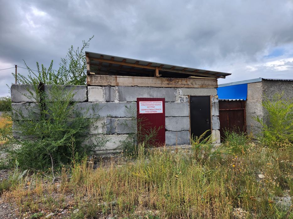 Продаю базу,  очень большая в центре города