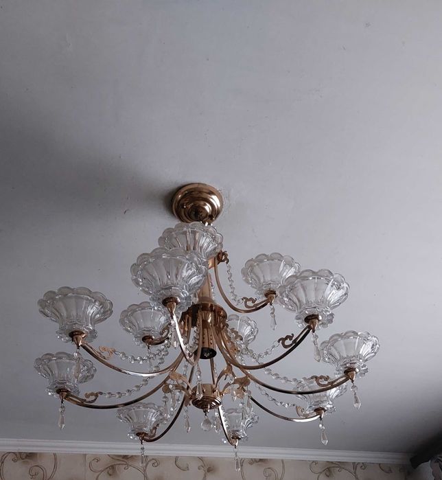 Продам    Люстру