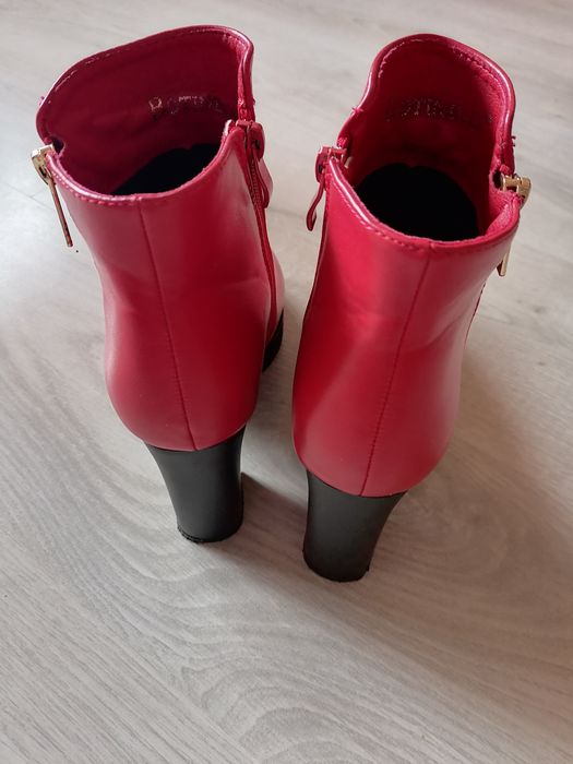 Botine roșii elegante