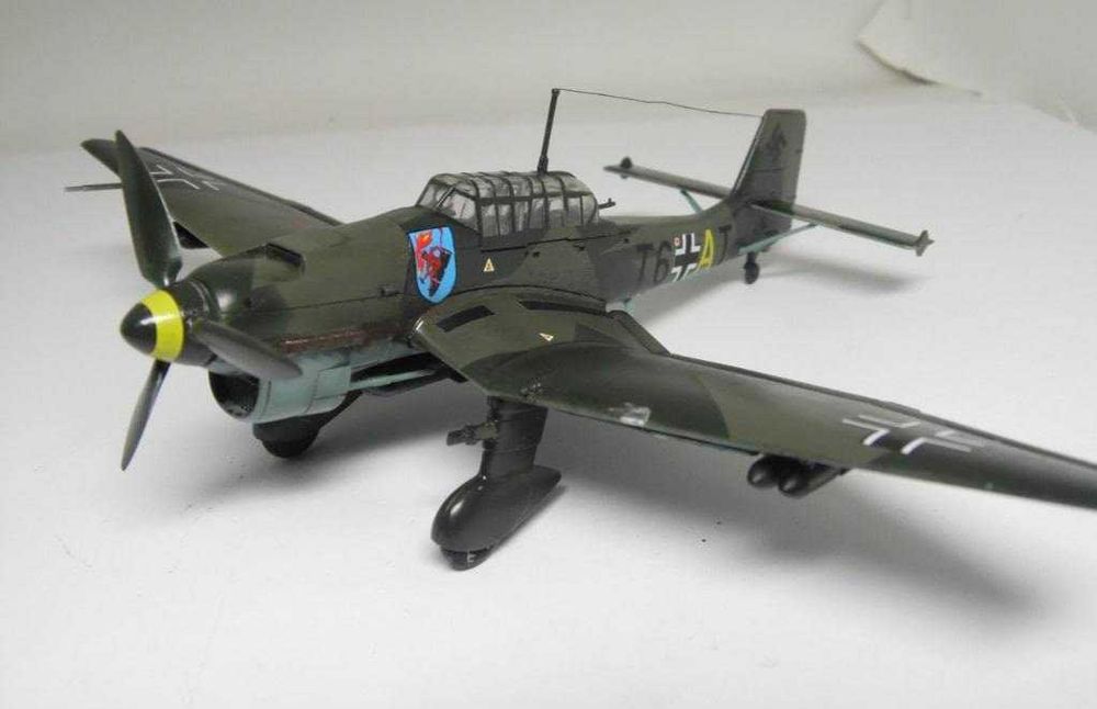 Сборная модель самолета Юнкерс Ju 87 В2 (ЗВЕЗДА, 1/72).