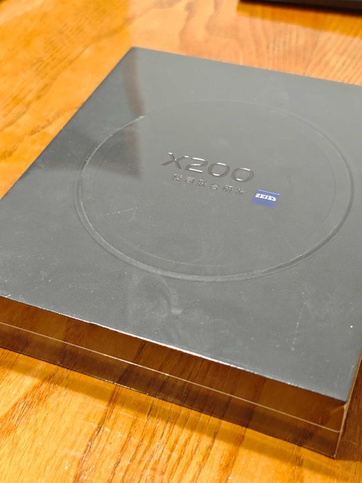 Нов Vivo X200 16/512 тъмно син (запечатан) - 6.67"; Zeiss 3x50mpx;5800mAh 90w