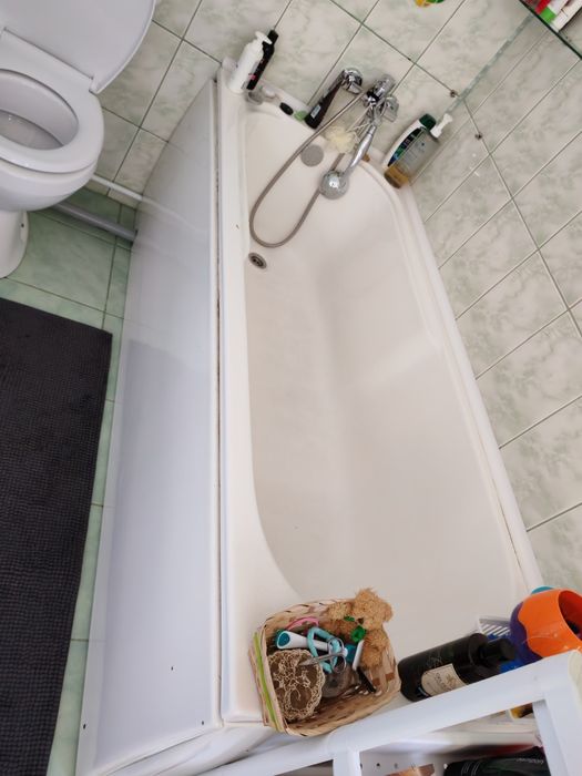 Vând set de baie -cada, chiuveta, wc. oglinda, baterii cada si chiuveta