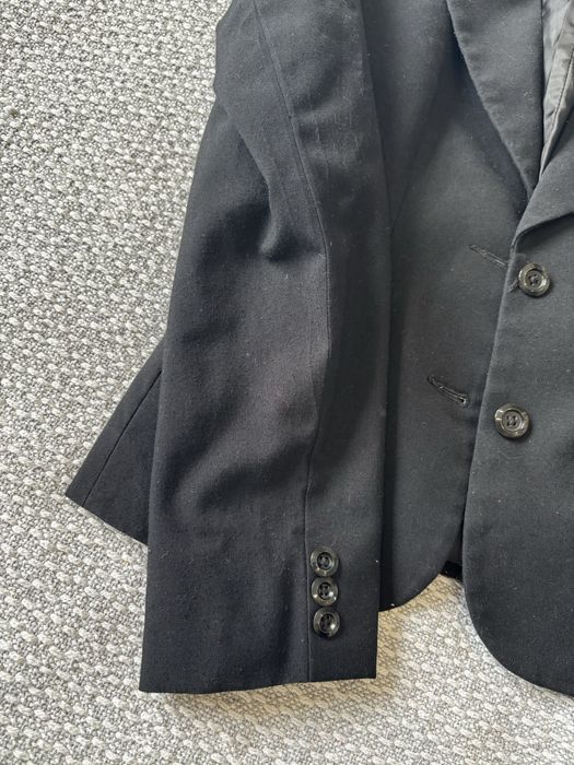 Черно вталено сако