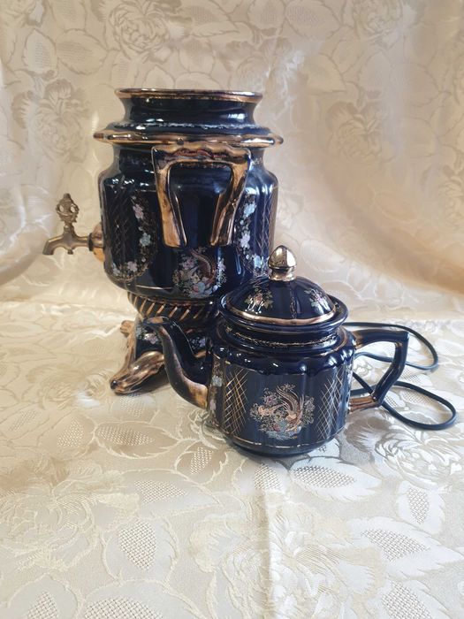 Голям порцеланов кобалтов самовар с чайник