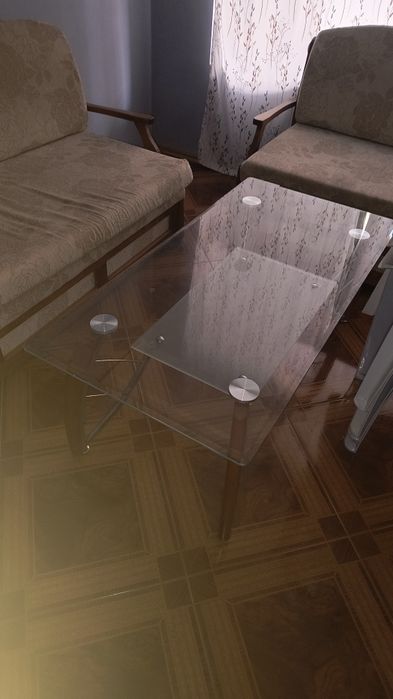 Стъклена холна маса