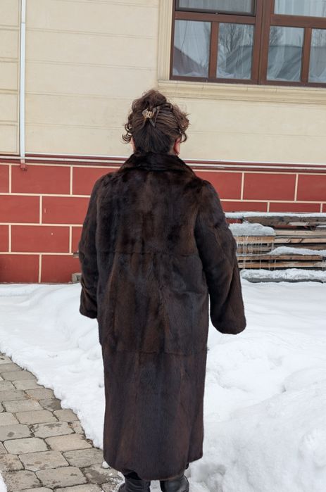 Продам норковую шубу