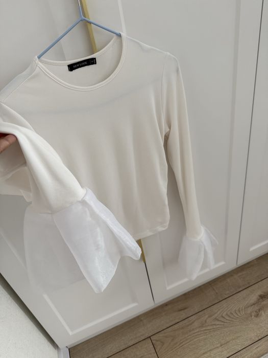 продается белая кофточка