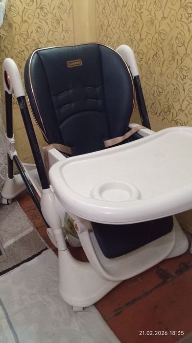 Продам столик для кормления