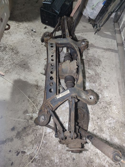 Балка задний на Мерседес W210