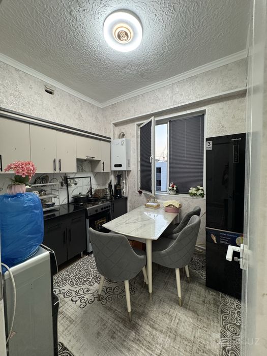Срочно продается в 7-микрорайоне 3-кв