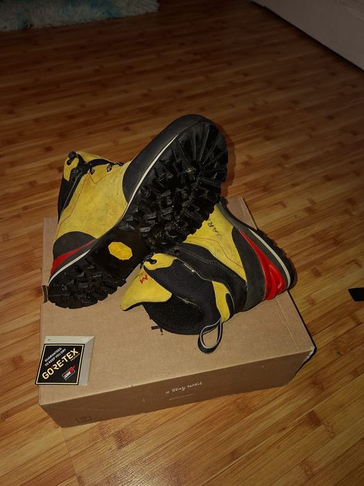 Vând bocanci de munte Garmont Ascent GTX