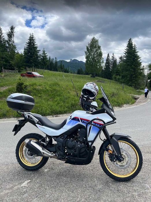 Topbox Givi V46 Monokey + rear rack Honda Transalp xl750