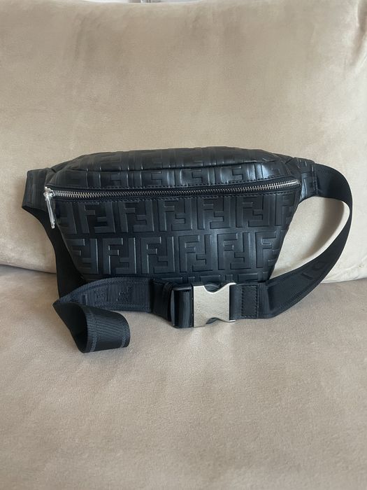 Чантичка / паласка Fendi